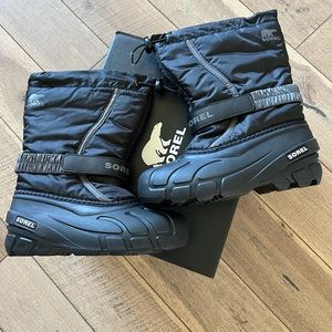 Brand New Never Worn SOREL Boots BOYS size 2 (run small)
